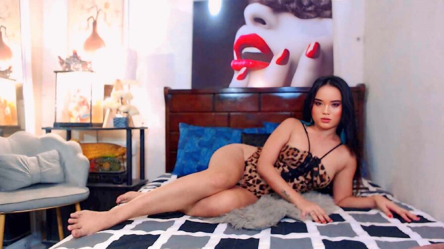 Free Live Sex Chat With ReinaHakenson