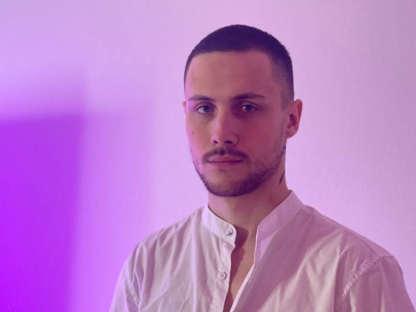 Free Live Sex Chat With AaronTailor