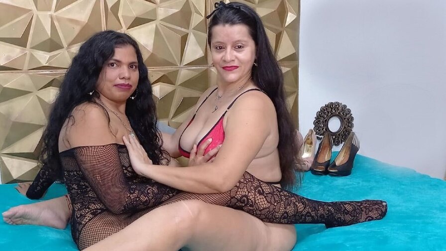 Free Live Sex Chat With AdrianAndIsabel