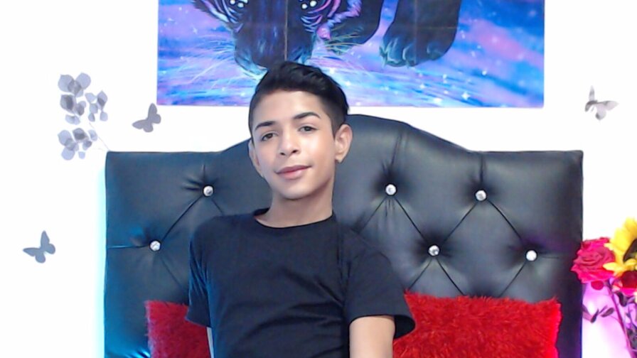 Free Live Sex Chat With AlbertWest