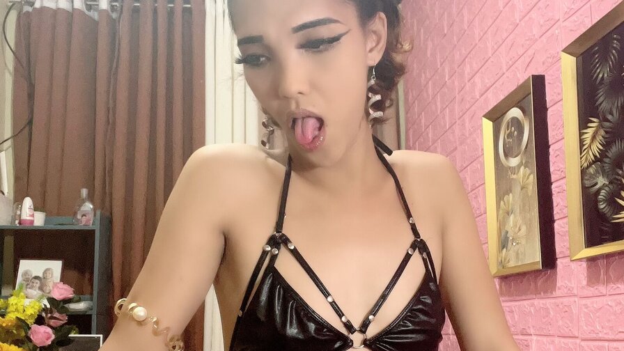 Free Live Sex Chat With AliyahWebb