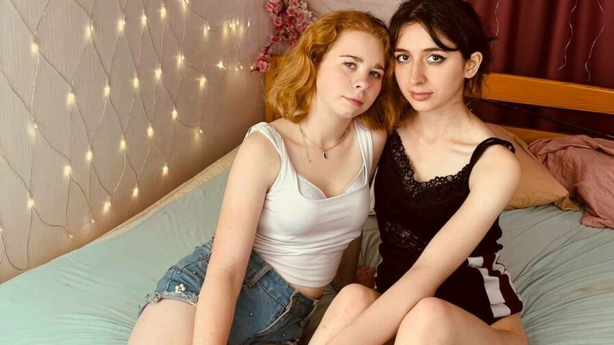 Free Live Sex Chat With AnneAndAgnes