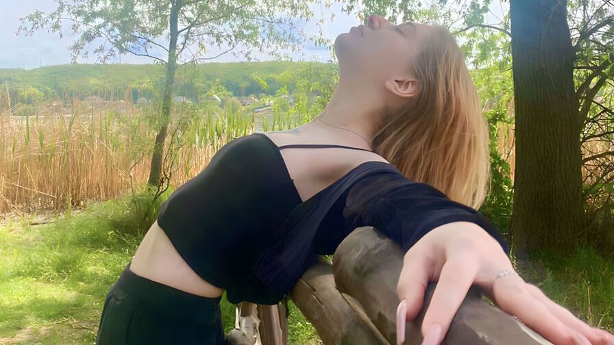 Free Live Sex Chat With AnnetAvera