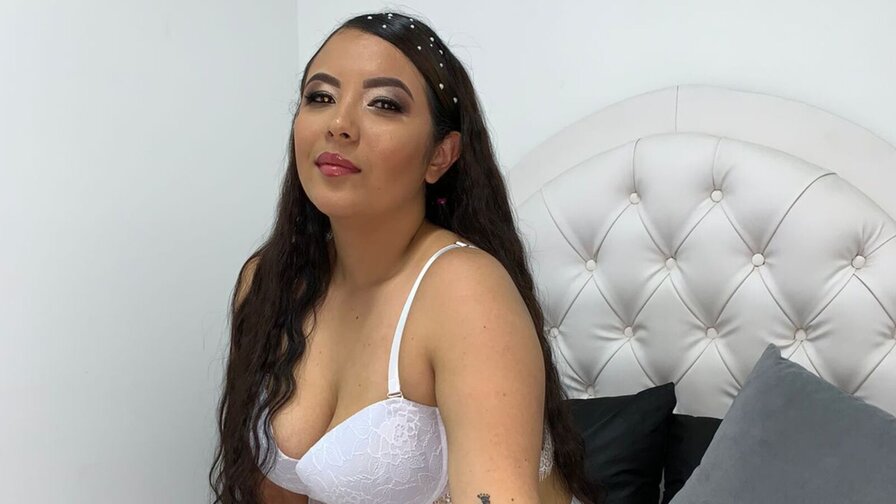 Free Live Sex Chat With AntonellaRoouse