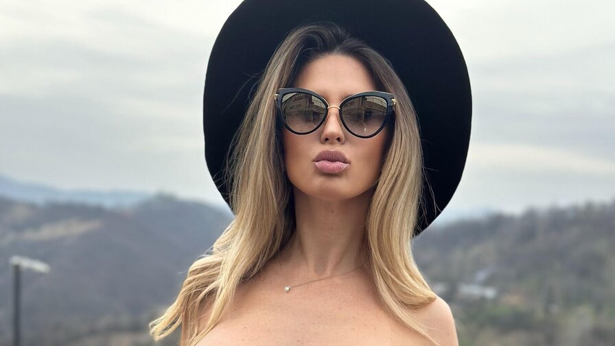 Free Live Sex Chat With AvaMadyson