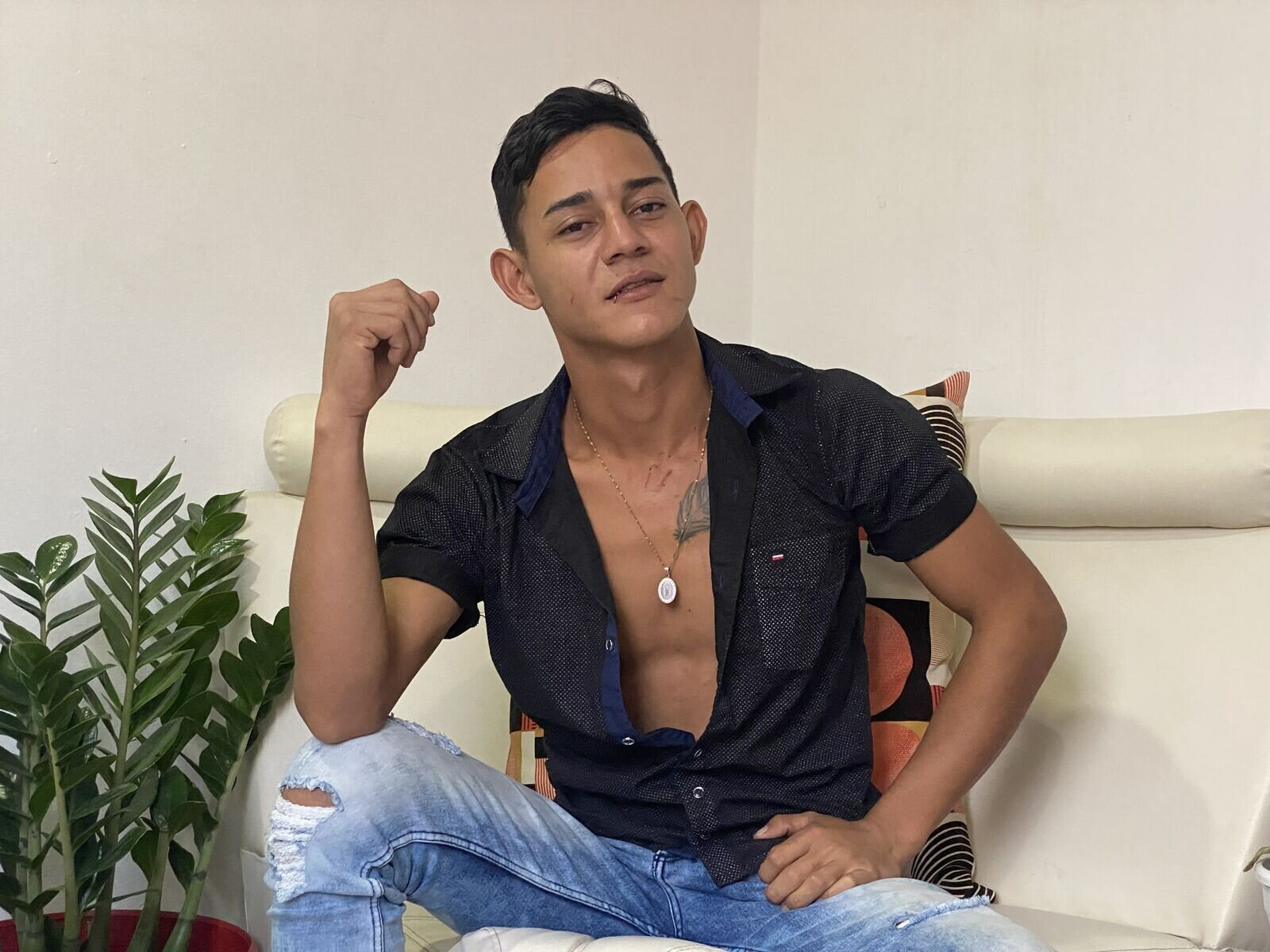 Free Live Sex Chat With CamiloGomez
