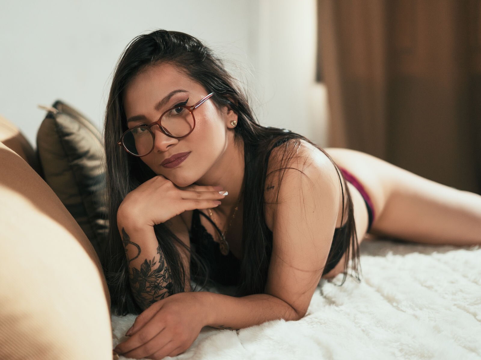 Free Live Sex Chat With DanniaLorenz