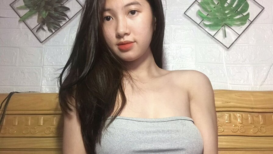Free Live Sex Chat With EmilyVien