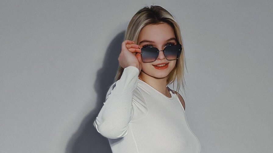 Free Live Sex Chat With EmmaSoon