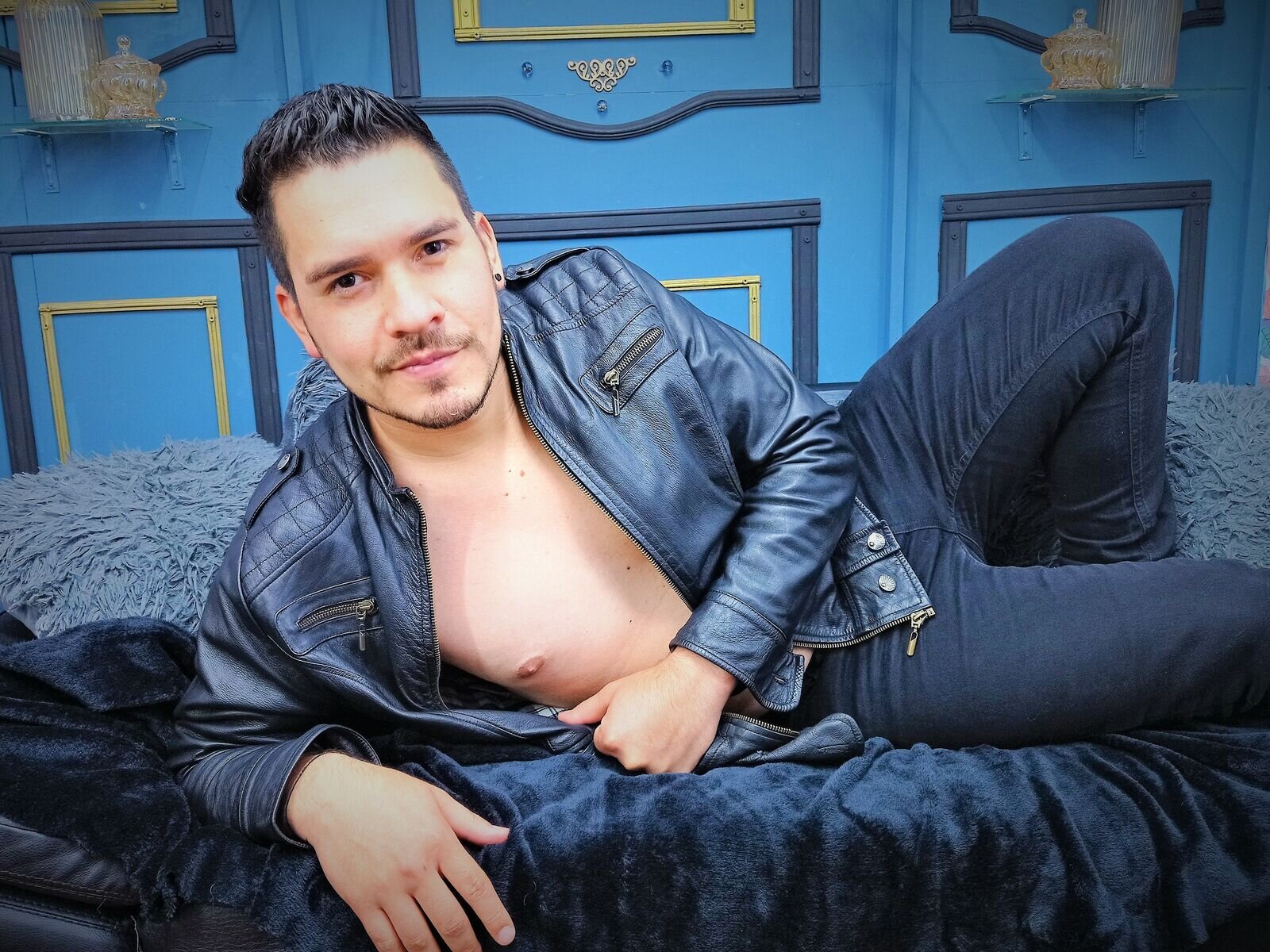 Free Live Sex Chat With ErickMillan