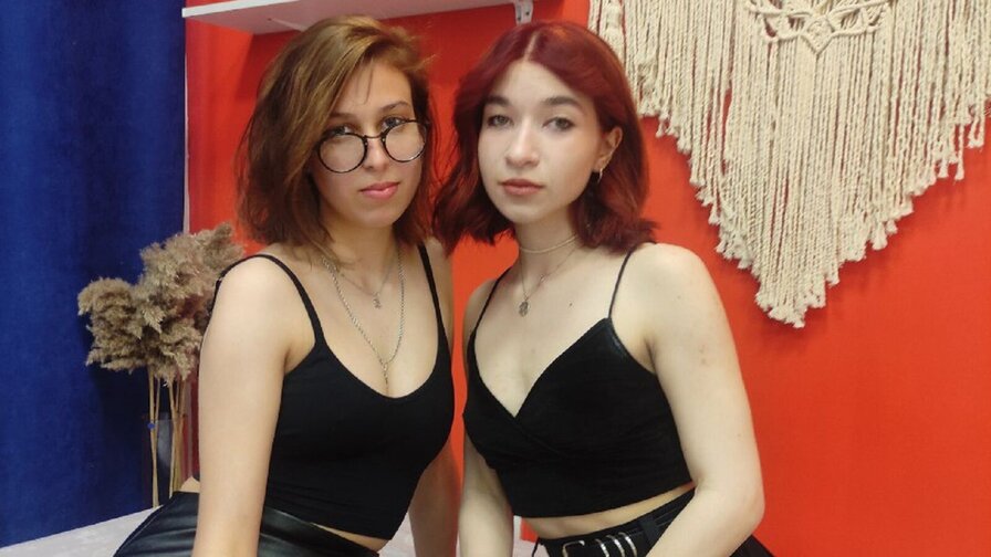 Free Live Sex Chat With EvaandCoco