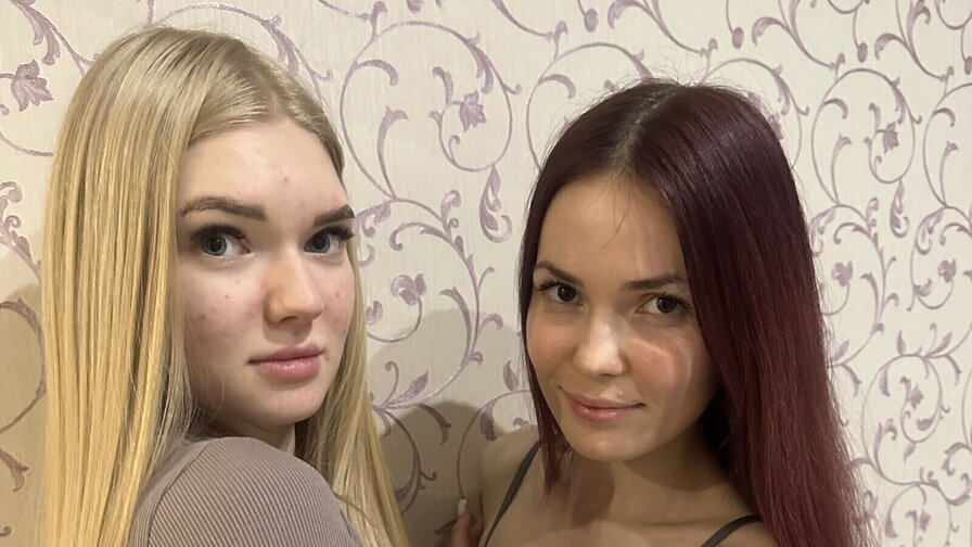 Free Live Sex Chat With FloraAndCwene