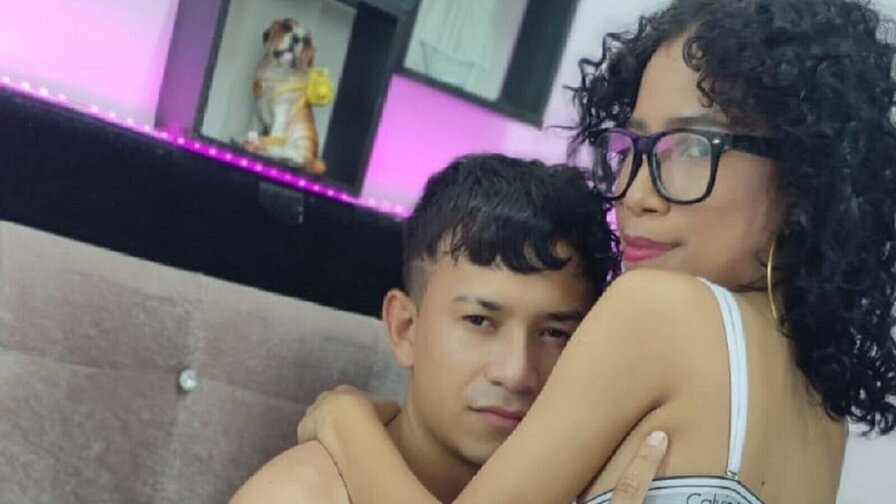 Free Live Sex Chat With FrancheskaAndNico