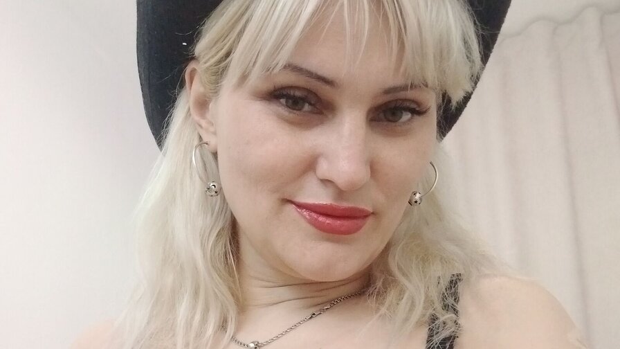 Free Live Sex Chat With FreiaDom