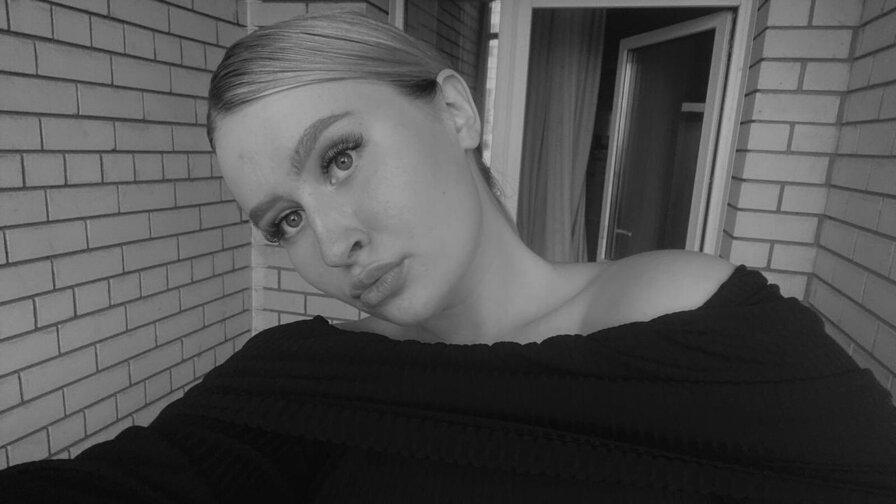 Free Live Sex Chat With HenriettaFears