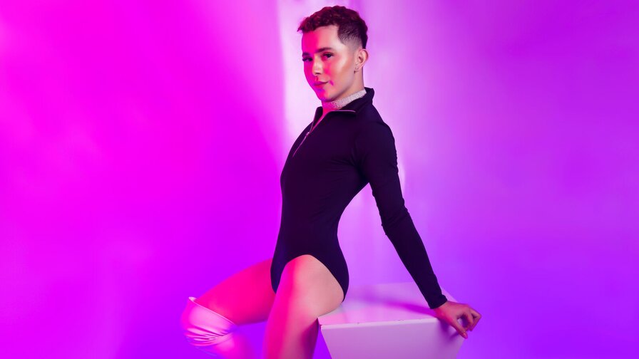 Free Live Sex Chat With IzanRoss