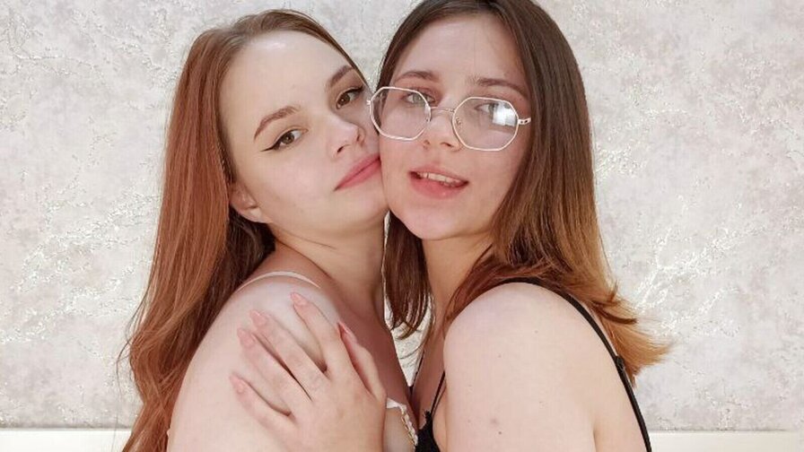 Free Live Sex Chat With KynleeAndPaola