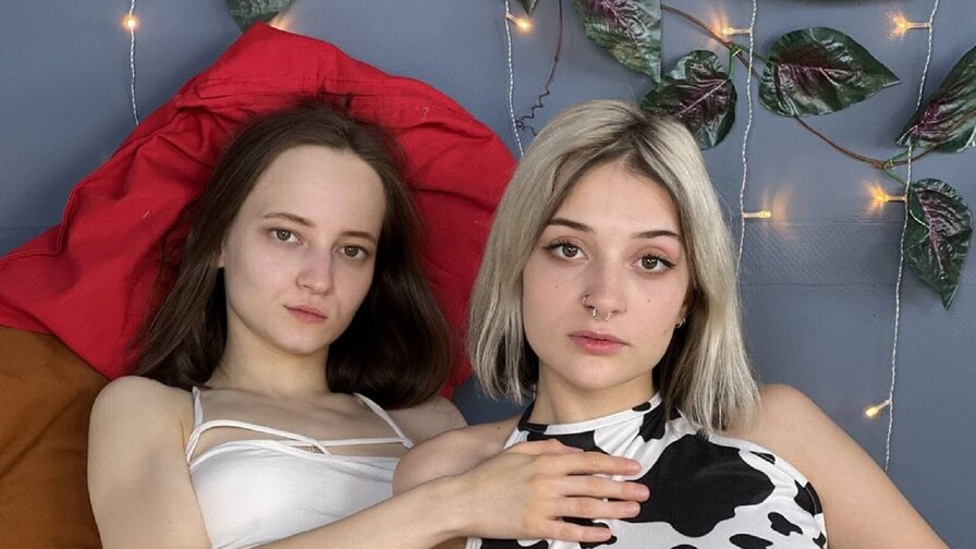 Free Live Sex Chat With LeenAndKaty