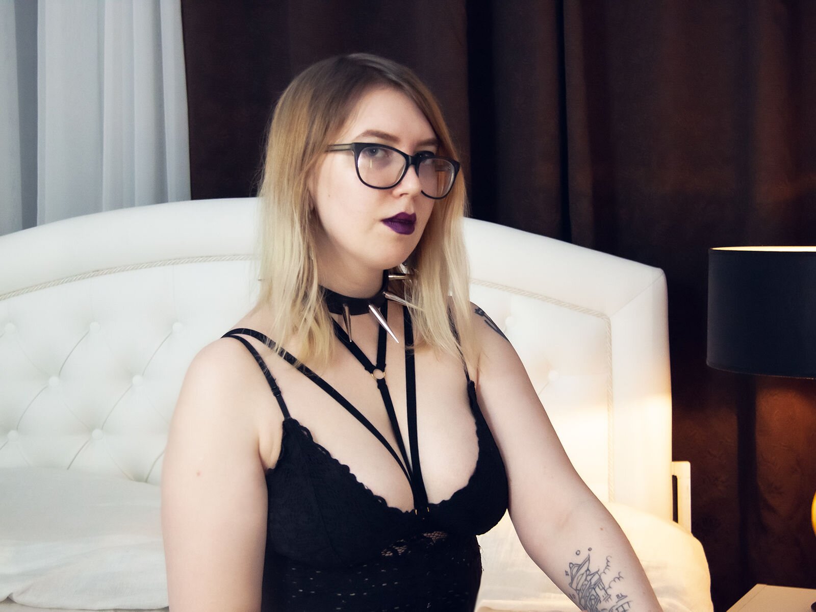 Free Live Sex Chat With LindaMonroe
