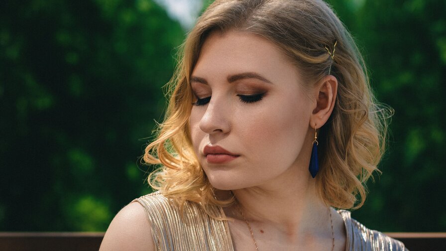 Free Live Sex Chat With LisaBonke