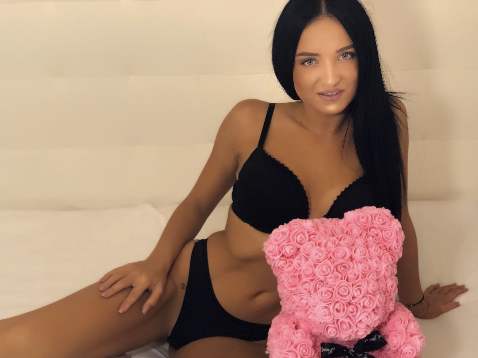 Free Live Sex Chat With LoraInna