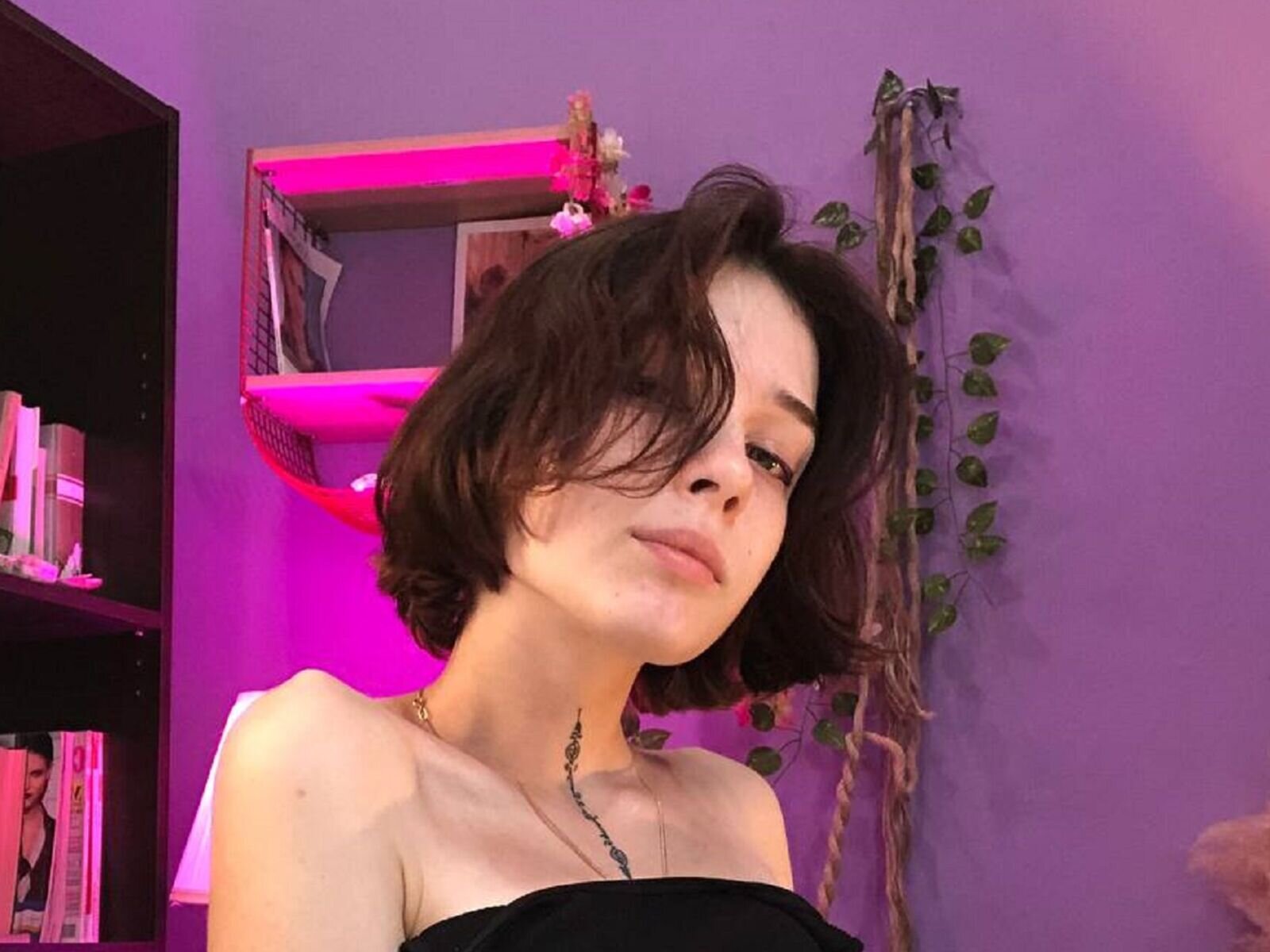 Free Live Sex Chat With LuluPolly