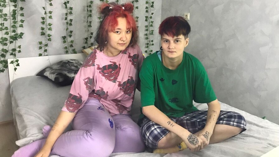 Free Live Sex Chat With MandyandScarlet