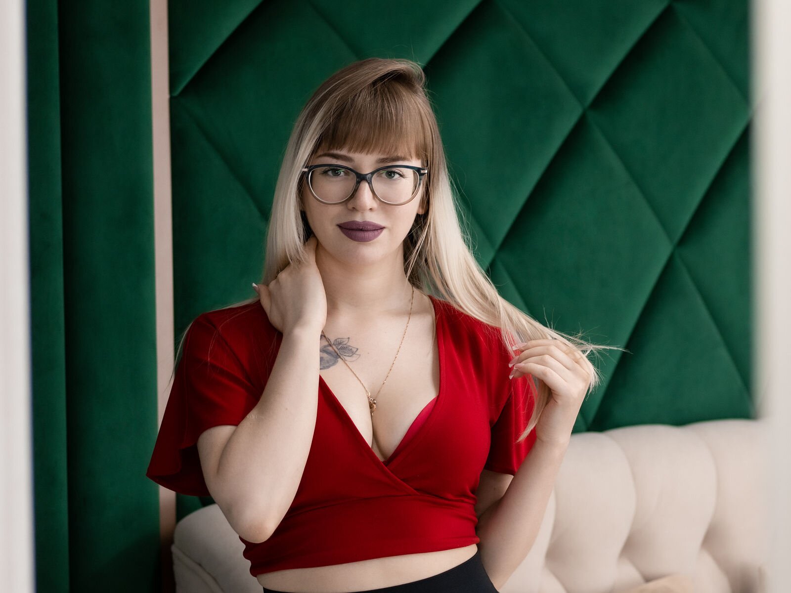 Free Live Sex Chat With MelodyMarling