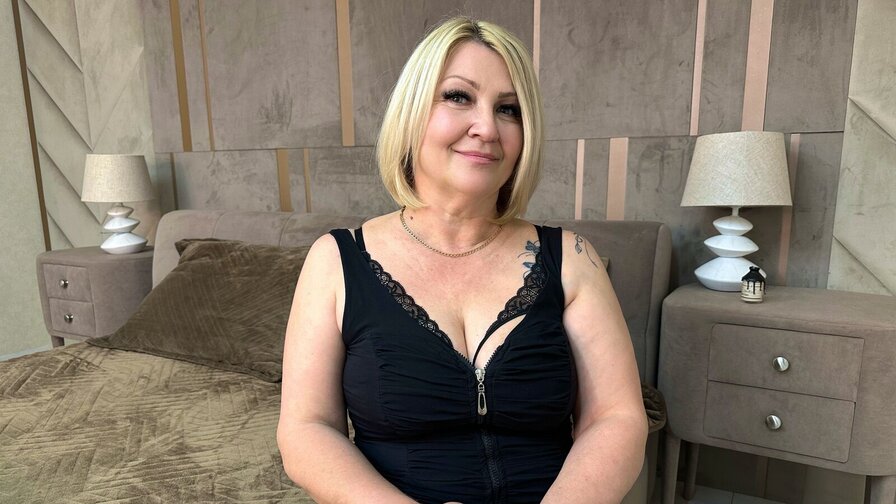 Free Live Sex Chat With MonaMinds