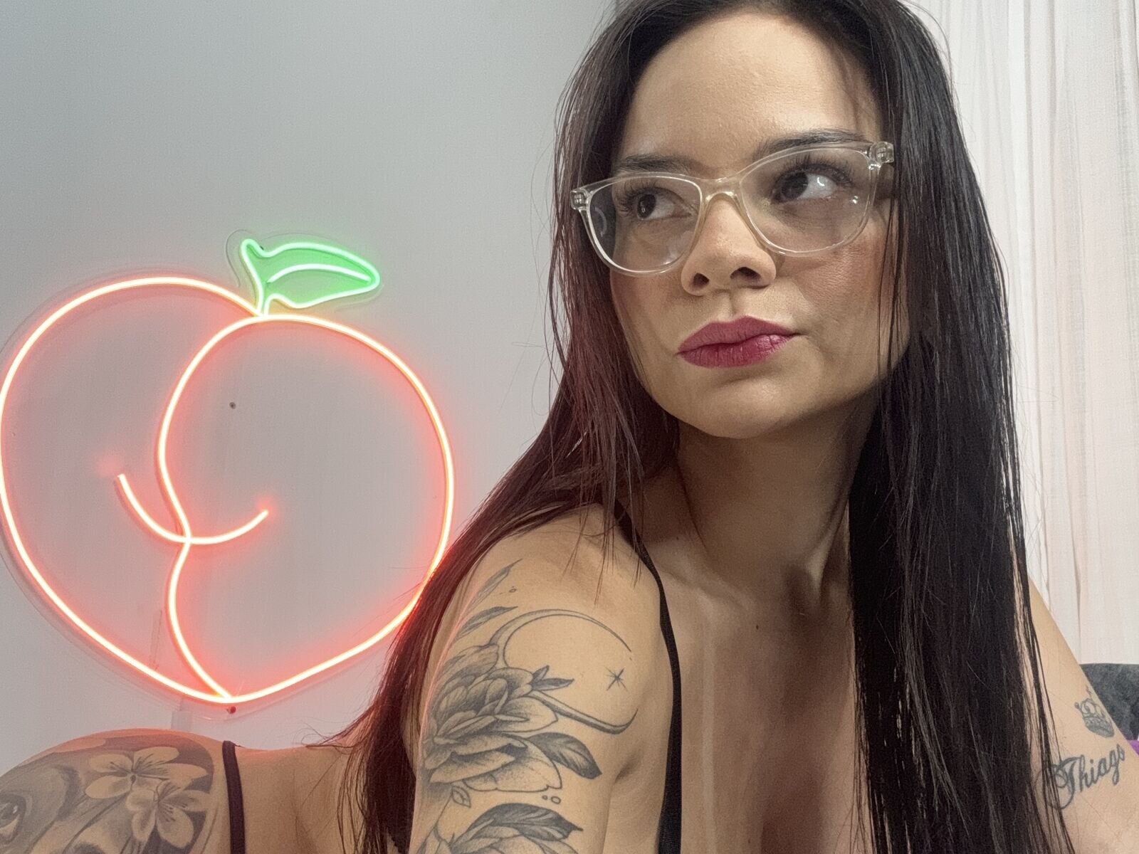Free Live Sex Chat With NicolleTowers