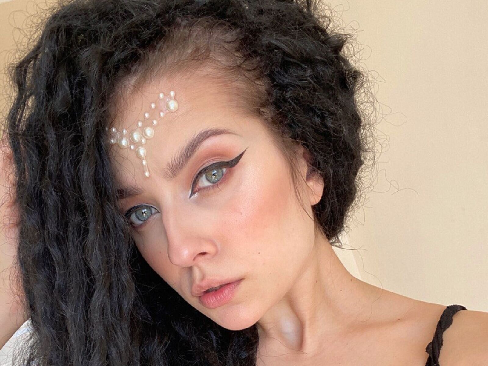 Free Live Sex Chat With SaraaWood