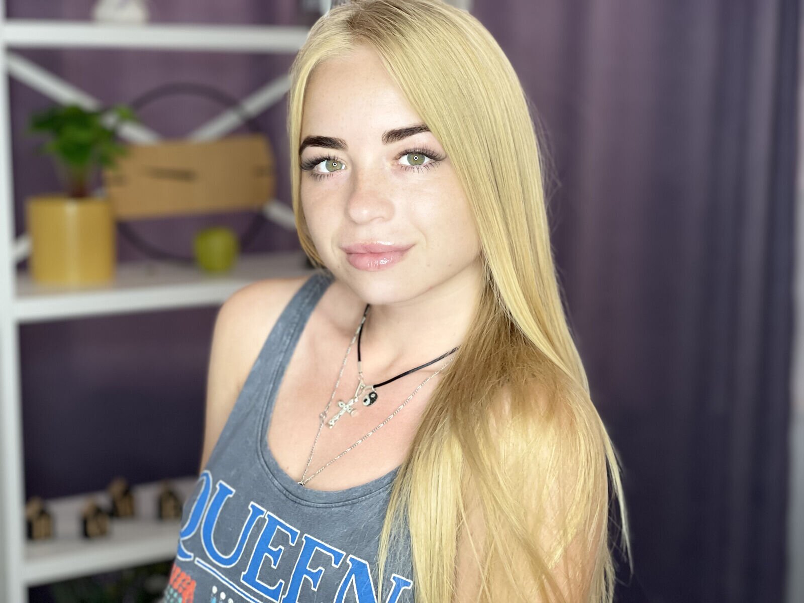 Free Live Sex Chat With SarahShawn
