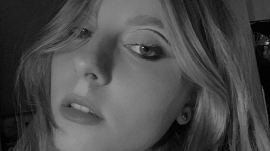 Free Live Sex Chat With SienaSmitth