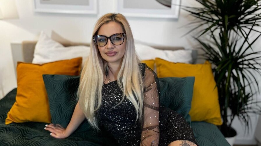 Free Live Sex Chat With SofiBlaze