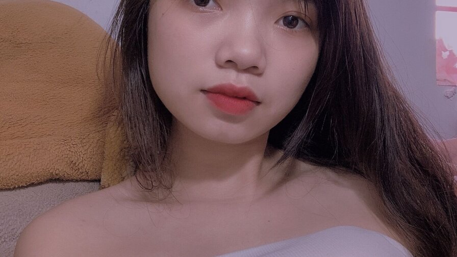 Free Live Sex Chat With SuriaLing
