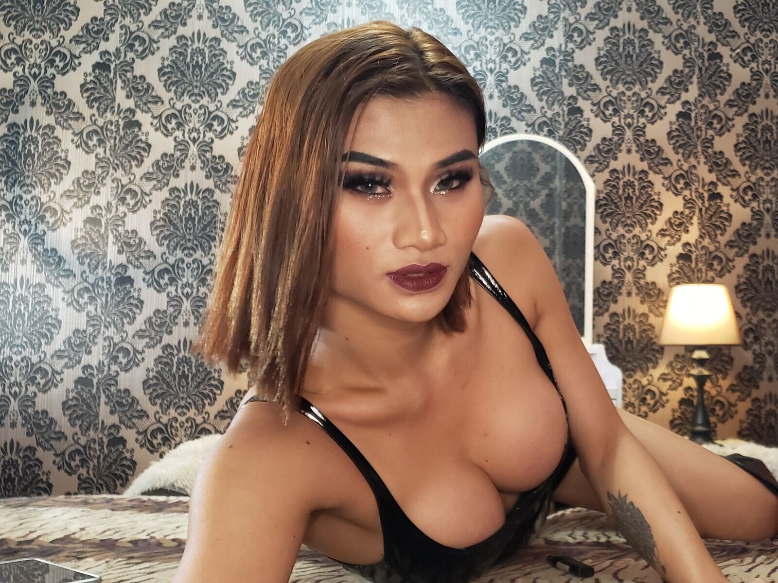 Free Live Sex Chat With TheaCollins