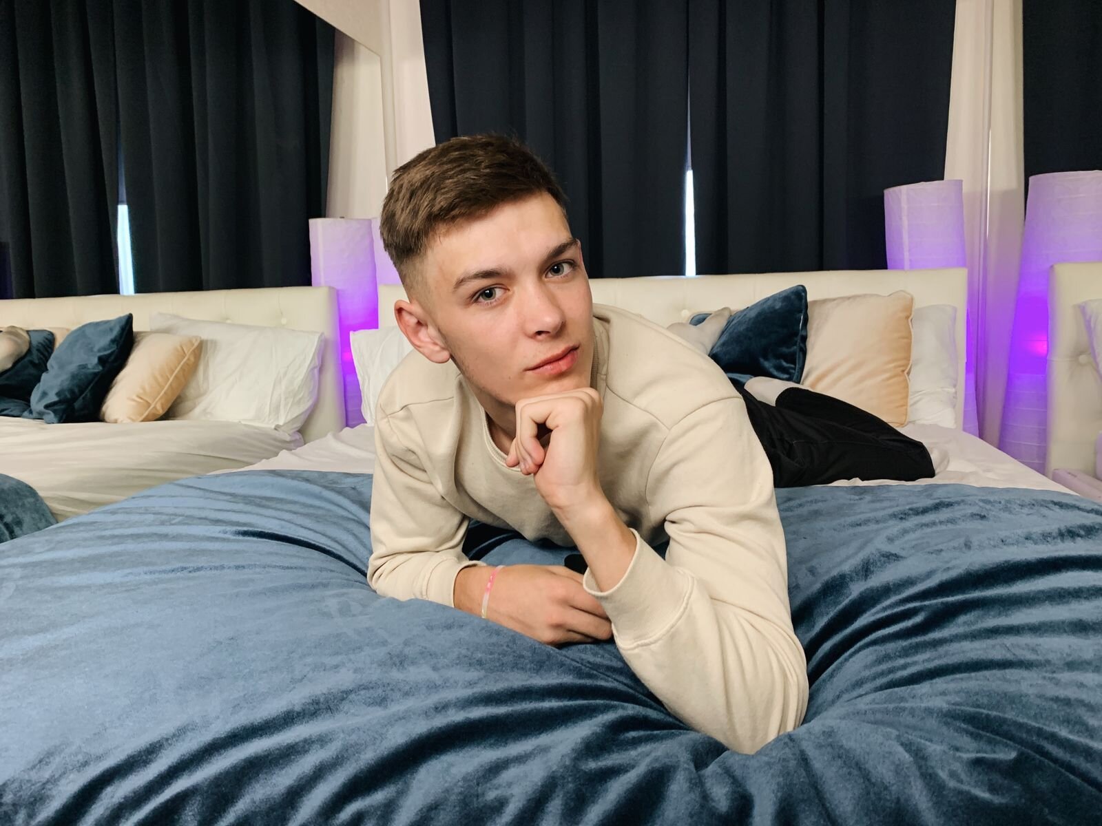 Free Live Sex Chat With TommyJonsons
