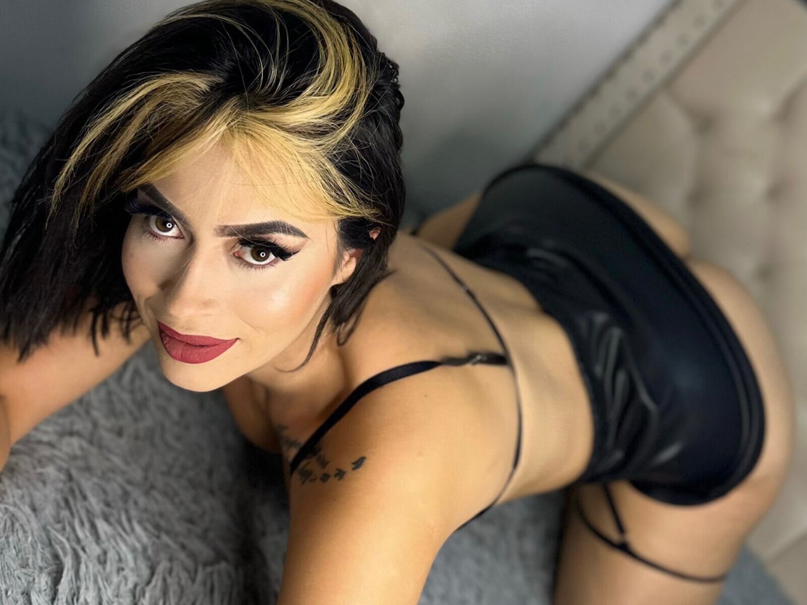 Free Live Sex Chat With VaioletMiller