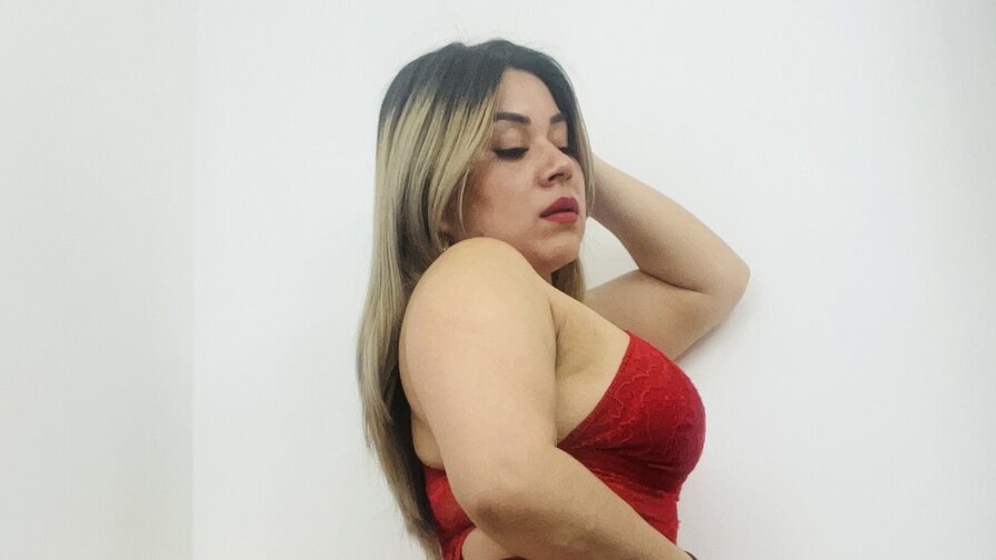 Free Live Sex Chat With XiomaraChloe